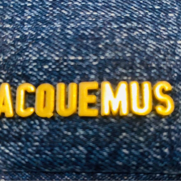 Authentic Jacquemus
Le Bisou shoulder bag - Picture 5 of 7
